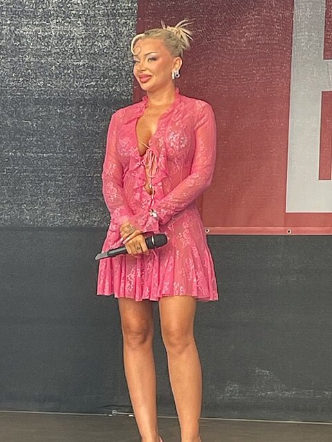 Katja Krasavice auf der Bühne beim Bildrenntag 2024